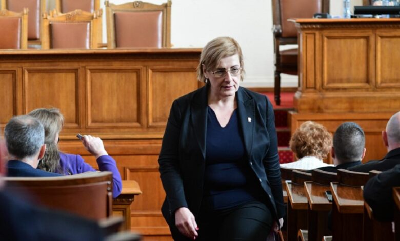 „Възрожденци“ искат да изритат Копейкин, слагат Елена Гунчева за лидер