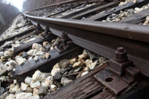 Товарен влак дерайлира в Зверино, блокира жп движението в Искърското дефиле, няма пострадали хора
