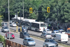 Два автобуса на градския транспорт се удариха в София, има пострадали