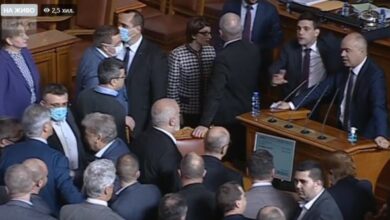 Карикатури на политици обричат на гибел парламентаризма в България