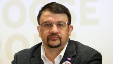Бунт в Narod.bg: ПП скочи срещу Настимир Ананиев, убива партията с целувка от ГЕРБ