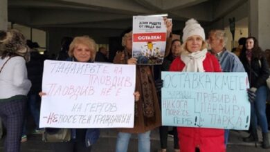 „Ууууу” и „Оставка”: Пловдивчани щурмуват общината заради далаверите на ГЕРБ