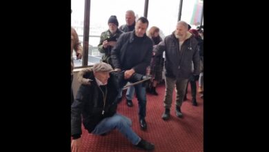 ЕКШЪН: 20 протестиращи с депутат начело щурмуват хотел на Георги Гергов (ВИДЕО)